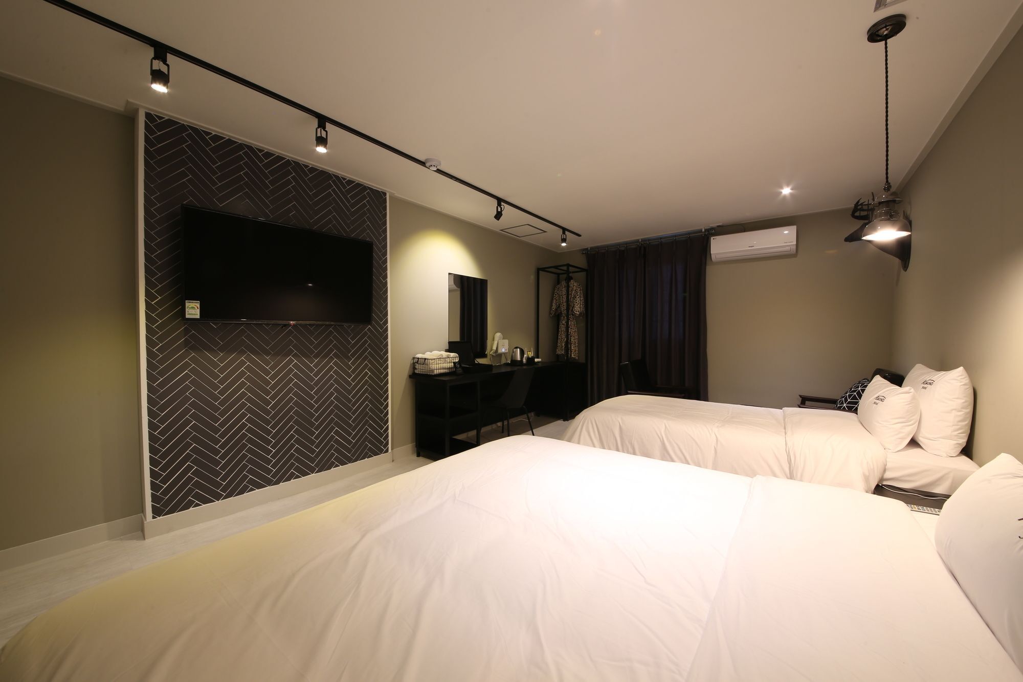 Almond Hotel Gupo Station Busan Eksteriør billede