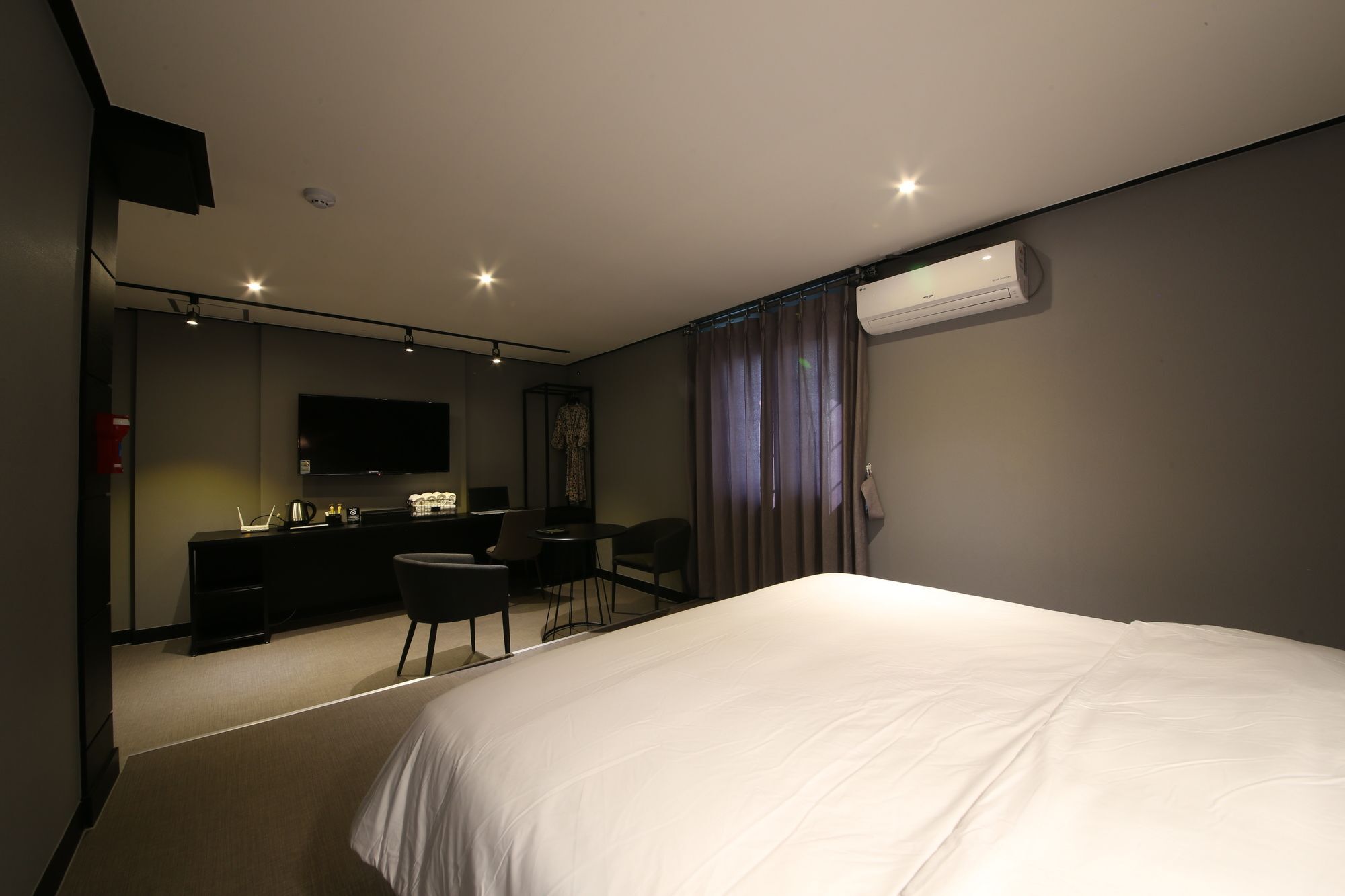 Almond Hotel Gupo Station Busan Eksteriør billede